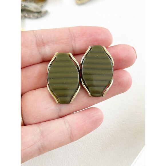Vintage Olive Green Thermoset Earrings - Picture 2 of 4